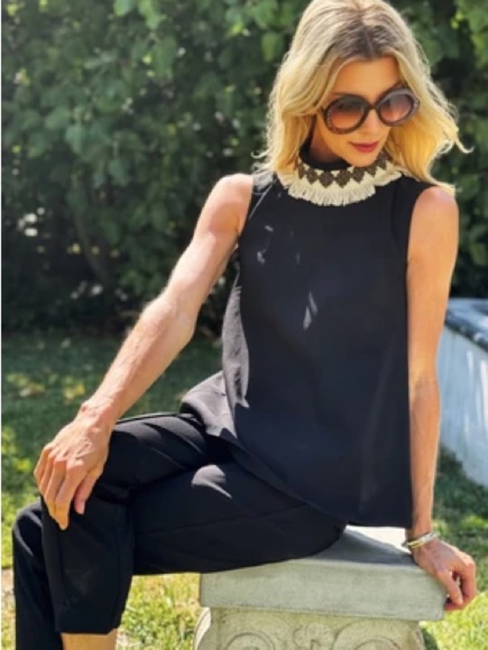 BURU Mod Top Black with Ivory Fringe Decorative Collar